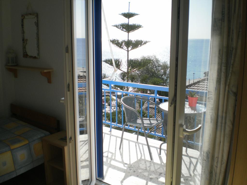 Agia Marina  Sunrise Flora 아파트 외부 사진